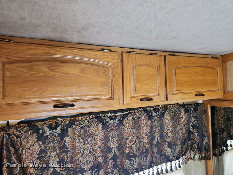 image for item MW9654 1995 Oshkosh XC/RV  RV