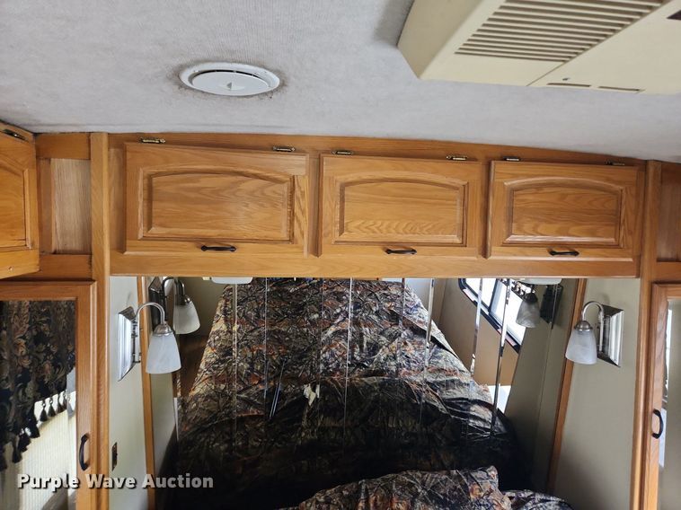 image for item MW9654 1995 Oshkosh XC/RV  RV