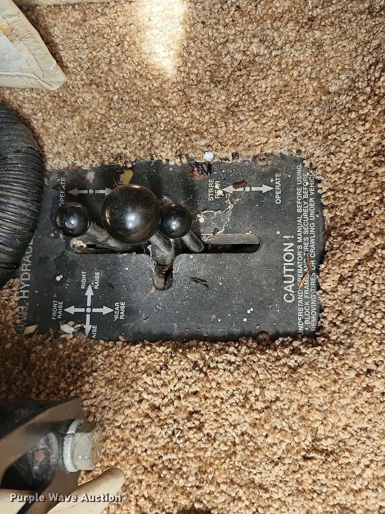 image for item MW9654 1995 Oshkosh XC/RV  RV