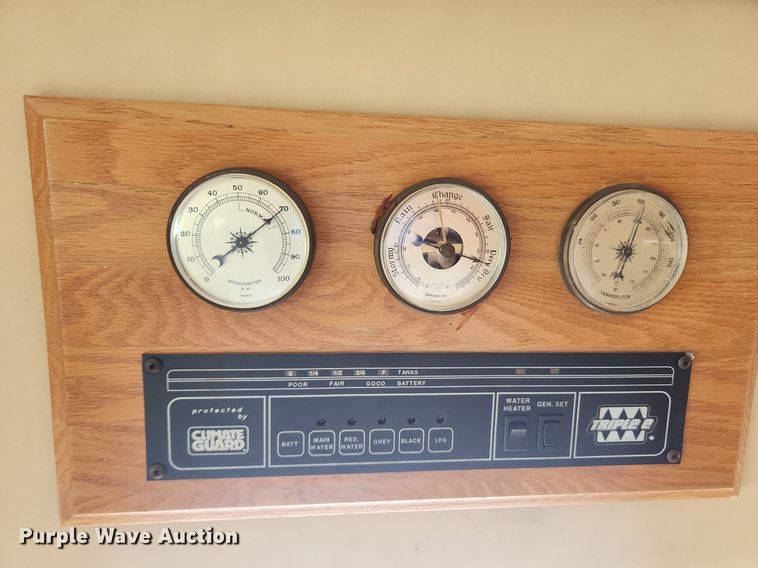 image for item MW9654 1995 Oshkosh XC/RV  RV