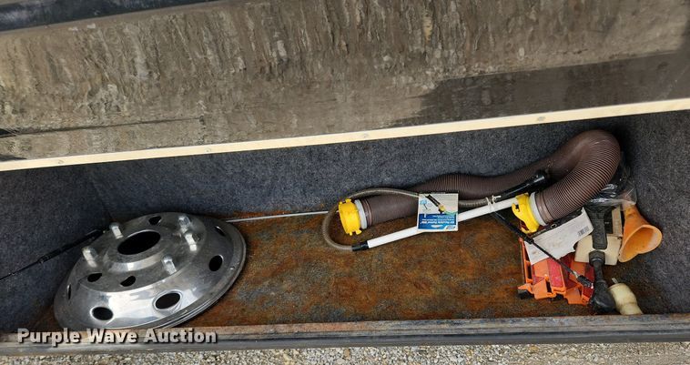 image for item MW9654 1995 Oshkosh XC/RV  RV