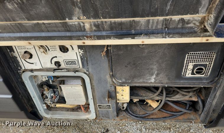 image for item MW9654 1995 Oshkosh XC/RV  RV