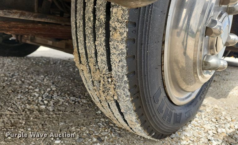 image for item MW9654 1995 Oshkosh XC/RV  RV