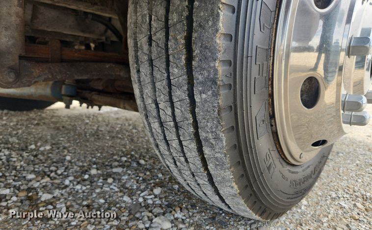 image for item MW9654 1995 Oshkosh XC/RV  RV