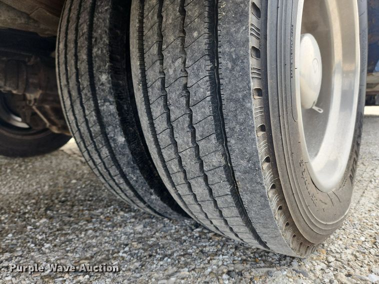 image for item MW9654 1995 Oshkosh XC/RV  RV