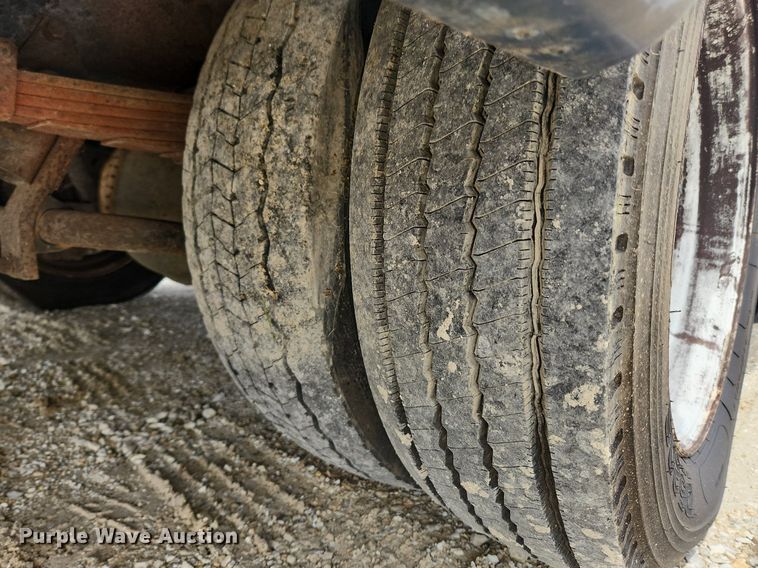 image for item MW9654 1995 Oshkosh XC/RV  RV