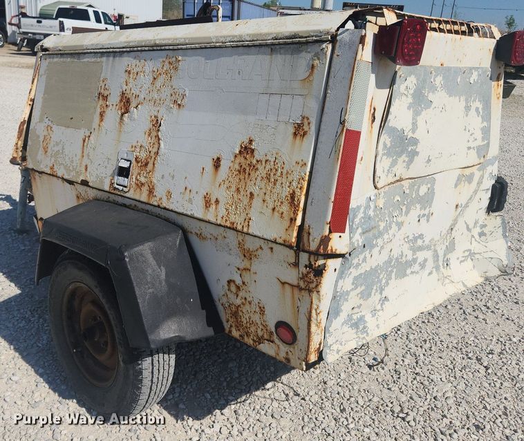 image for item MW9691 1999 Ingersoll Rand P185WJD  air compressor