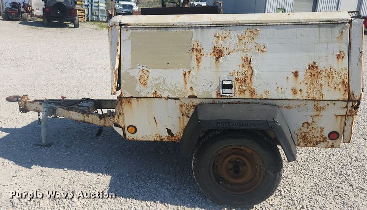 image for item MW9691 1999 Ingersoll Rand P185WJD  air compressor