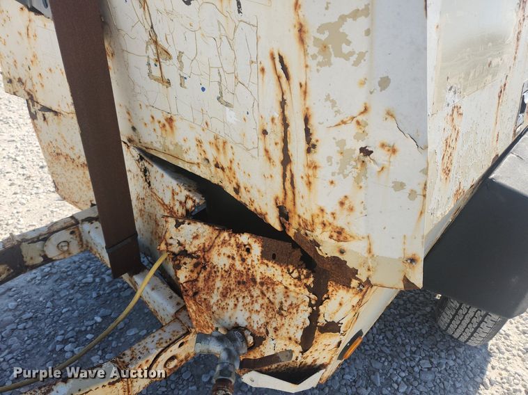 image for item MW9691 1999 Ingersoll Rand P185WJD  air compressor