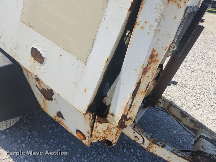 image for item MW9691 1999 Ingersoll Rand P185WJD  air compressor