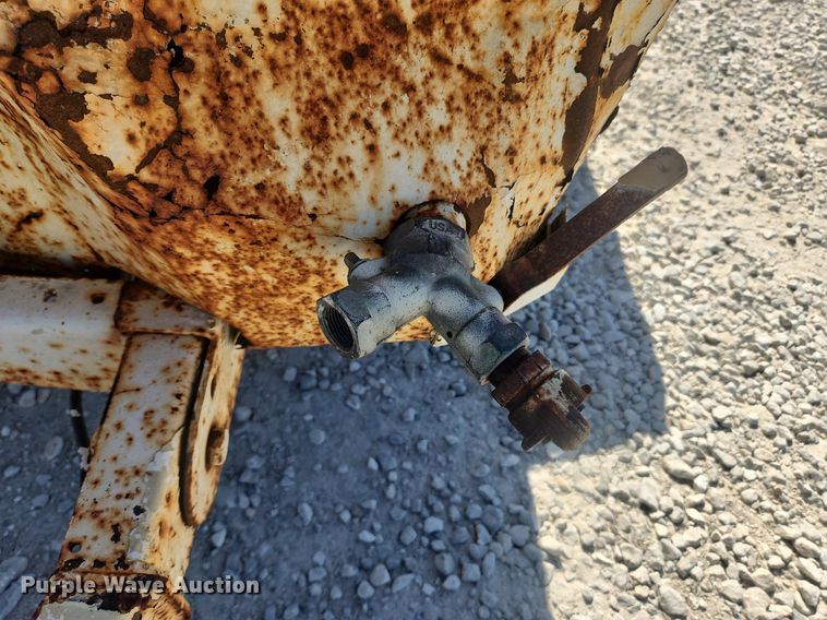 image for item MW9691 1999 Ingersoll Rand P185WJD  air compressor