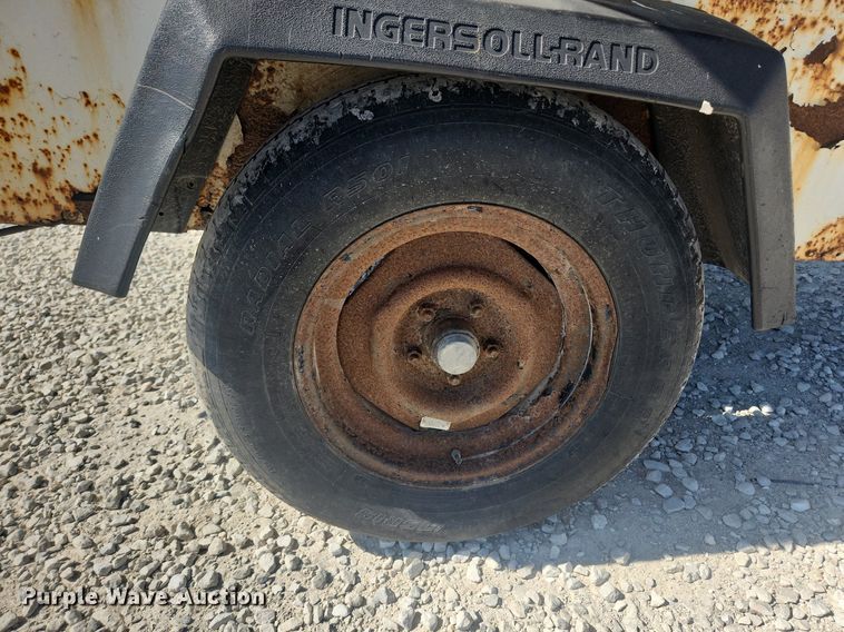 image for item MW9691 1999 Ingersoll Rand P185WJD  air compressor