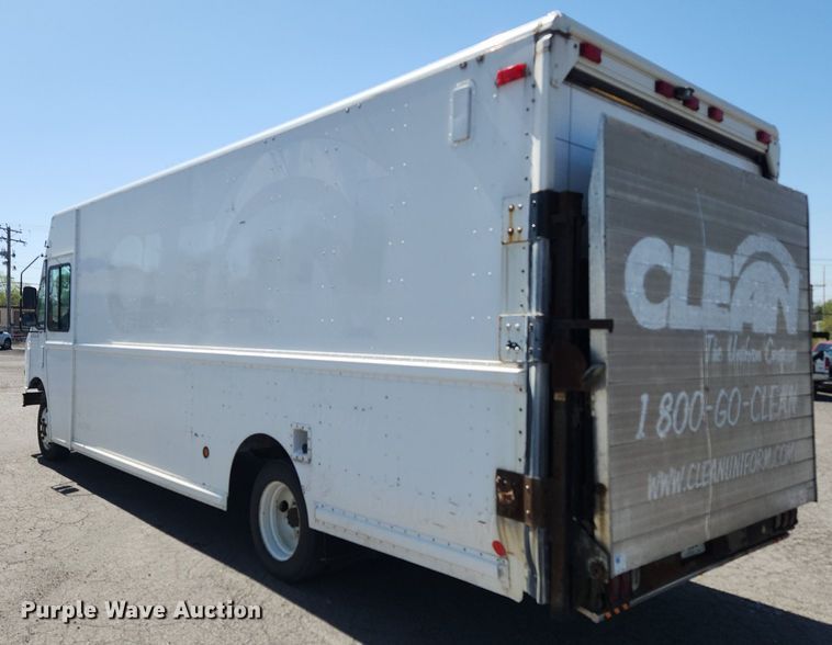 image for item MW9705 2003 Freightliner MT45  delivery van