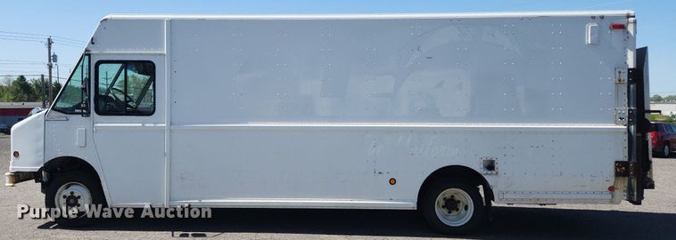 image for item MW9705 2003 Freightliner MT45  delivery van