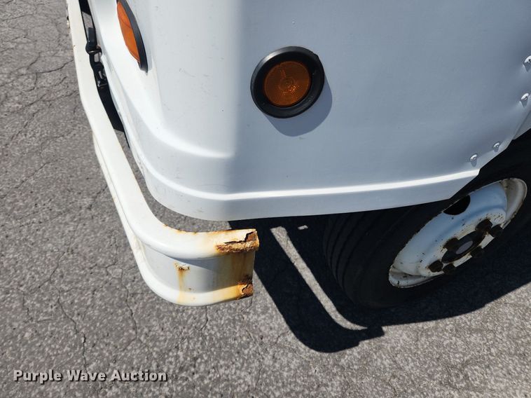 image for item MW9705 2003 Freightliner MT45  delivery van