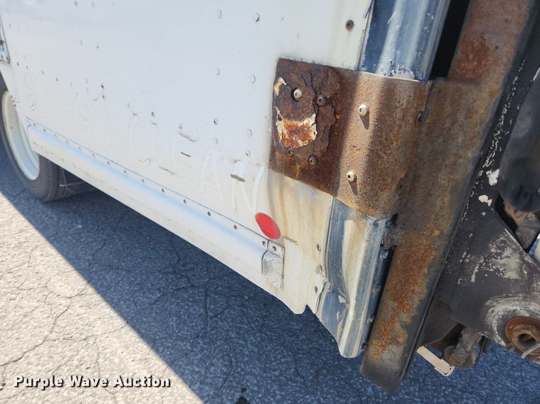 image for item MW9705 2003 Freightliner MT45  delivery van