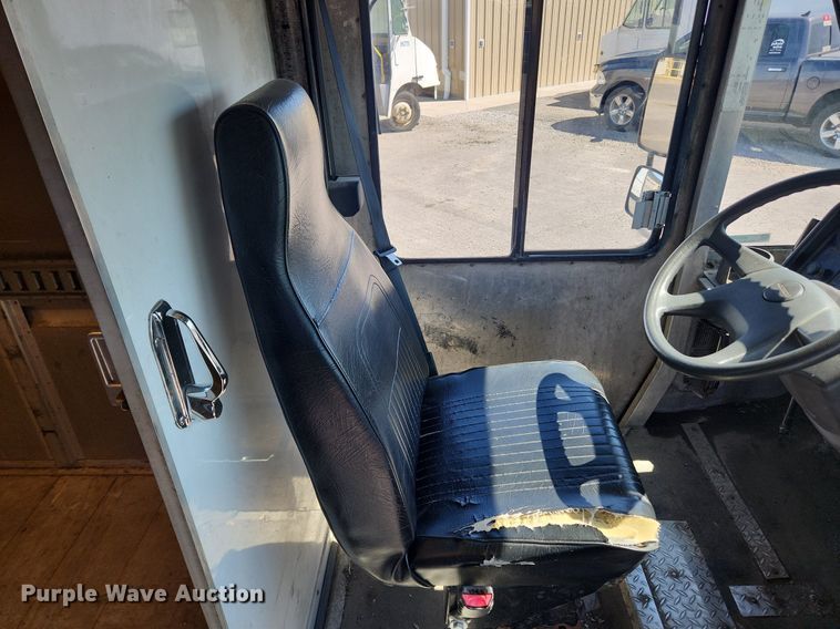 image for item MW9705 2003 Freightliner MT45  delivery van