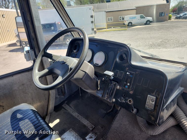 image for item MW9705 2003 Freightliner MT45  delivery van