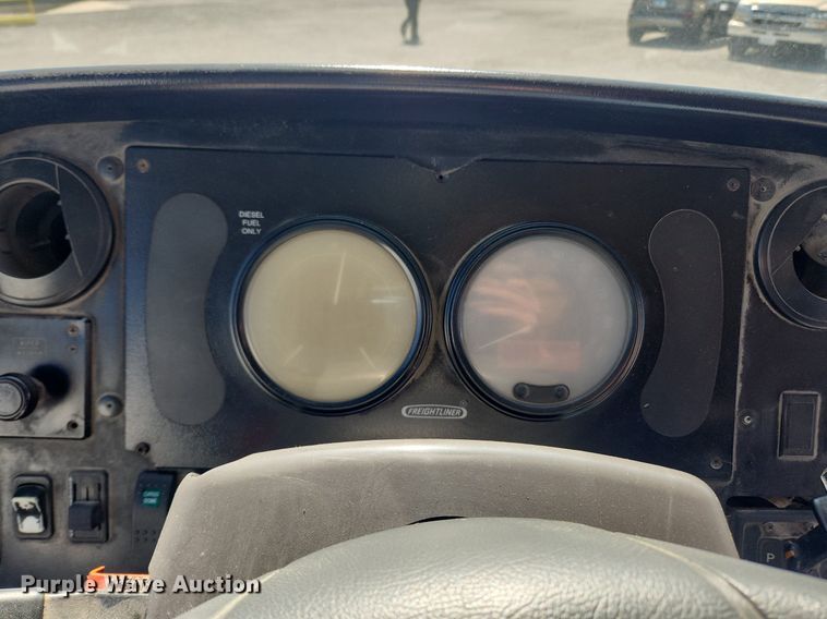 image for item MW9705 2003 Freightliner MT45  delivery van