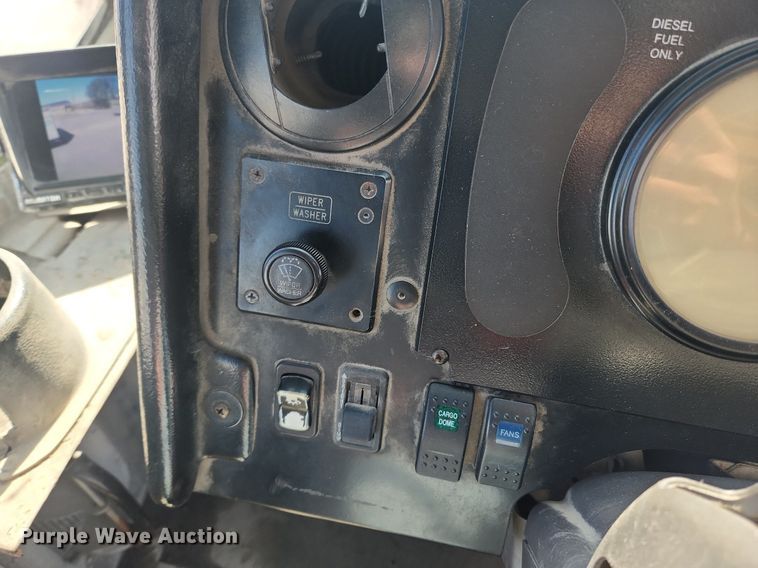 image for item MW9705 2003 Freightliner MT45  delivery van