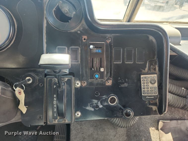 image for item MW9705 2003 Freightliner MT45  delivery van