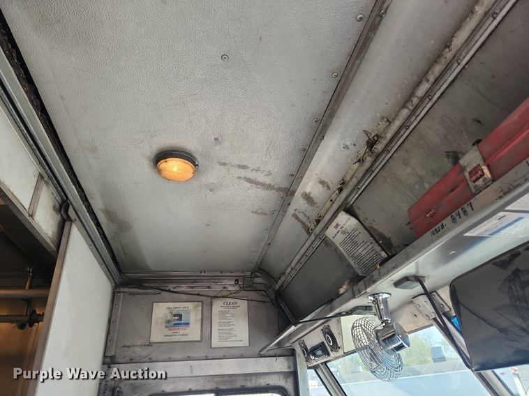 image for item MW9705 2003 Freightliner MT45  delivery van