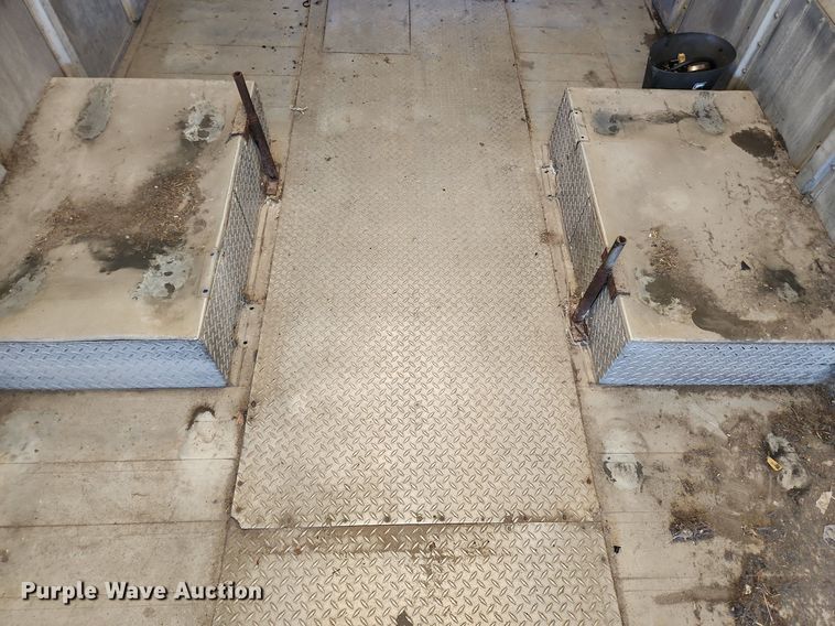 image for item MW9705 2003 Freightliner MT45  delivery van