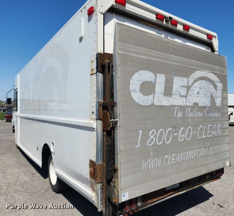 image for item MW9705 2003 Freightliner MT45  delivery van