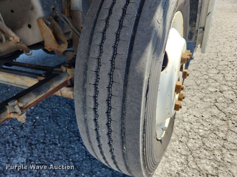 image for item MW9705 2003 Freightliner MT45  delivery van