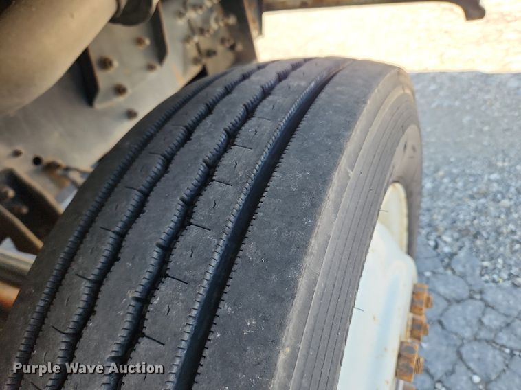 image for item MW9705 2003 Freightliner MT45  delivery van