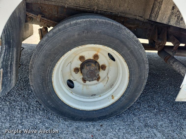 image for item MW9705 2003 Freightliner MT45  delivery van