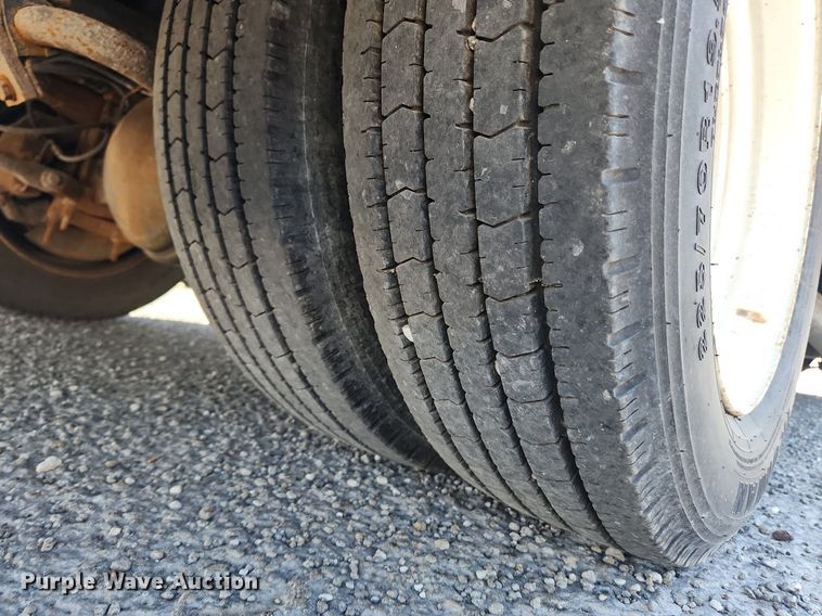 image for item MW9705 2003 Freightliner MT45  delivery van