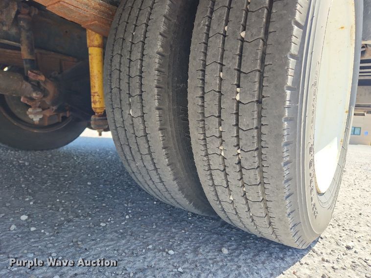 image for item MW9705 2003 Freightliner MT45  delivery van