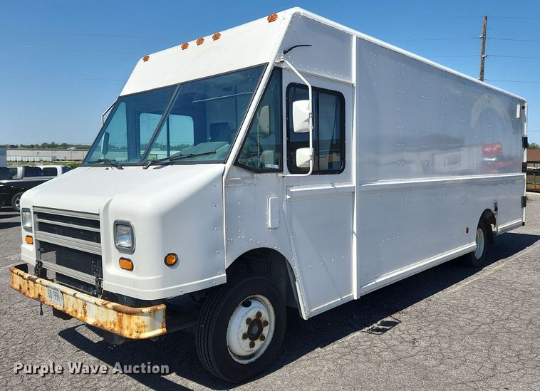 image for item MW9706 2003 Freightliner MT45  delivery van