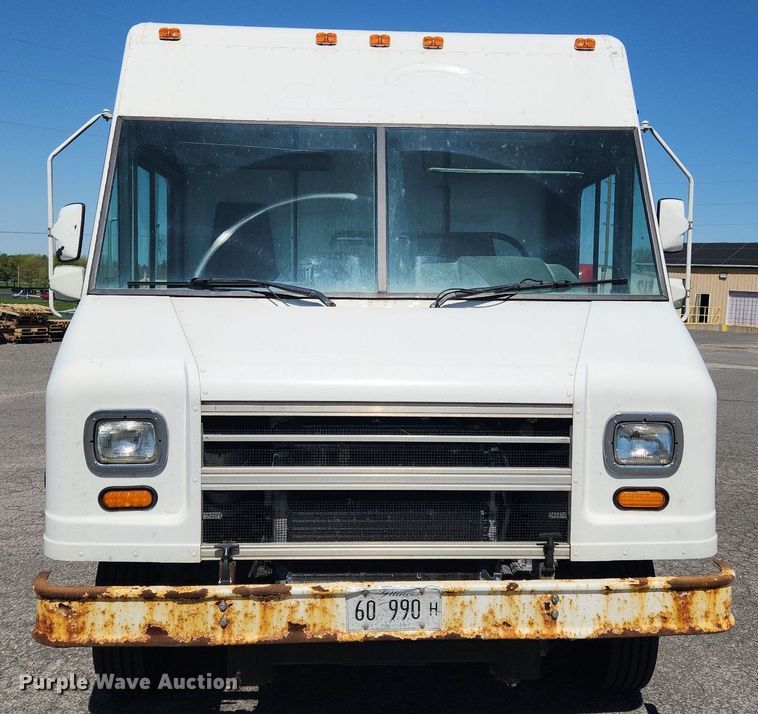 image for item MW9706 2003 Freightliner MT45  delivery van