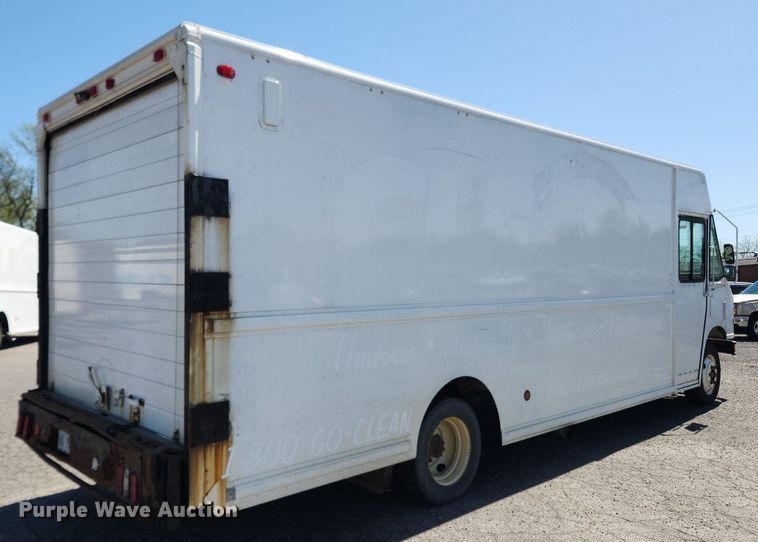 image for item MW9706 2003 Freightliner MT45  delivery van