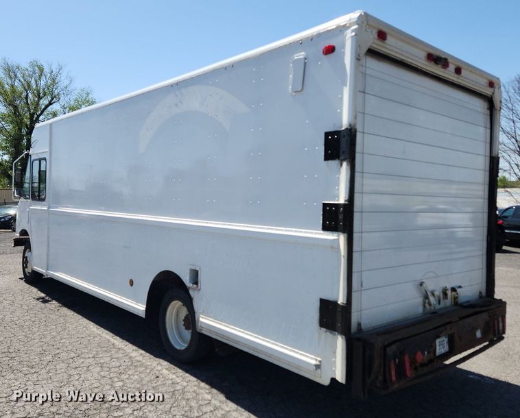 image for item MW9706 2003 Freightliner MT45  delivery van