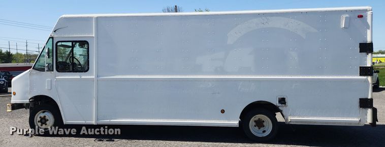 image for item MW9706 2003 Freightliner MT45  delivery van