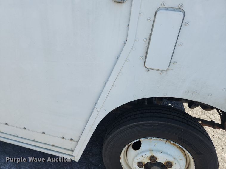 image for item MW9706 2003 Freightliner MT45  delivery van