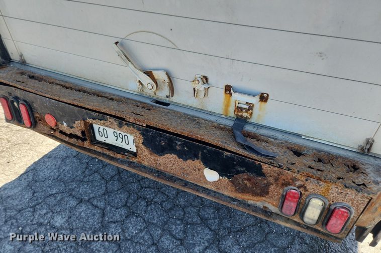 image for item MW9706 2003 Freightliner MT45  delivery van