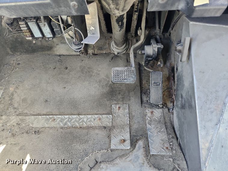 image for item MW9706 2003 Freightliner MT45  delivery van