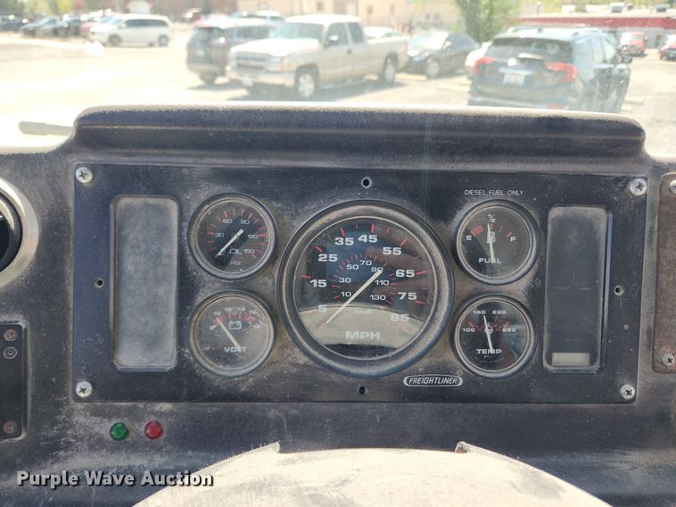 image for item MW9706 2003 Freightliner MT45  delivery van