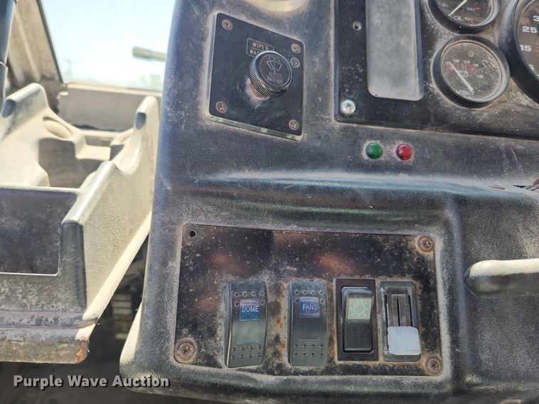 image for item MW9706 2003 Freightliner MT45  delivery van