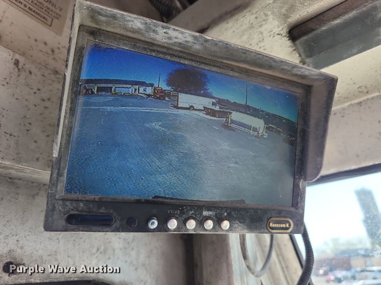 image for item MW9706 2003 Freightliner MT45  delivery van