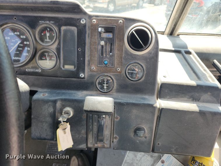 image for item MW9706 2003 Freightliner MT45  delivery van