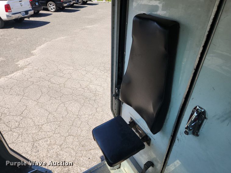 image for item MW9706 2003 Freightliner MT45  delivery van