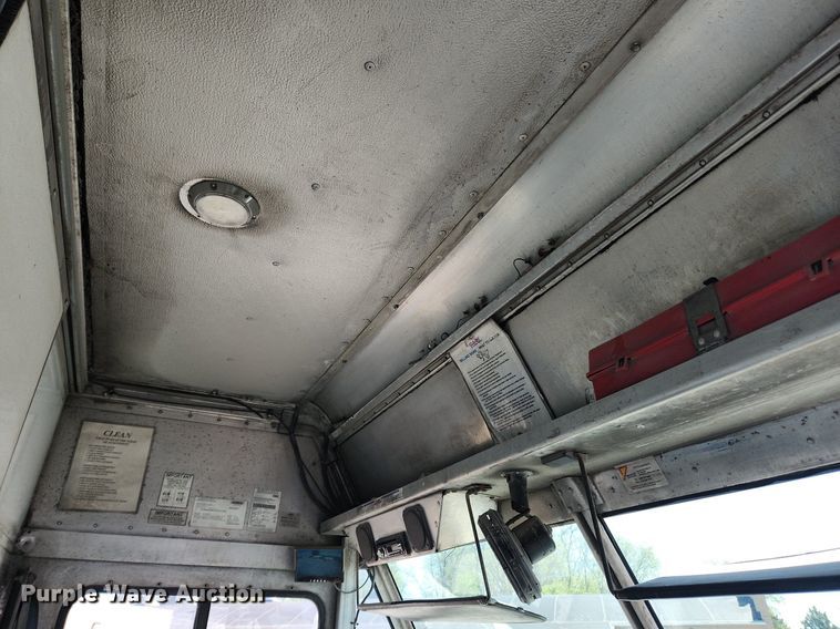 image for item MW9706 2003 Freightliner MT45  delivery van