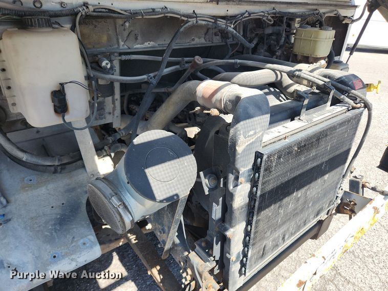 image for item MW9706 2003 Freightliner MT45  delivery van