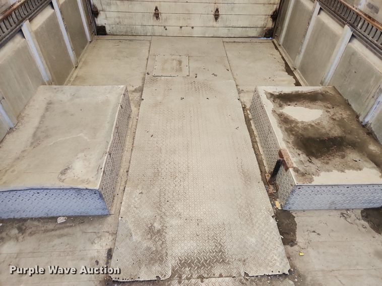 image for item MW9706 2003 Freightliner MT45  delivery van