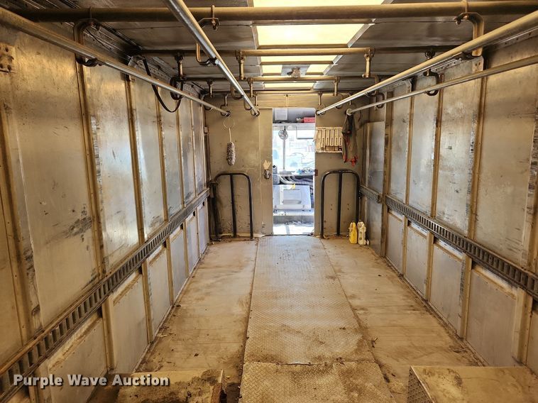 image for item MW9706 2003 Freightliner MT45  delivery van